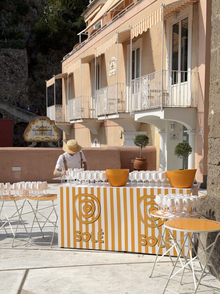 The striped Solé counter, glasses and Veuve Clicquot buckets ready